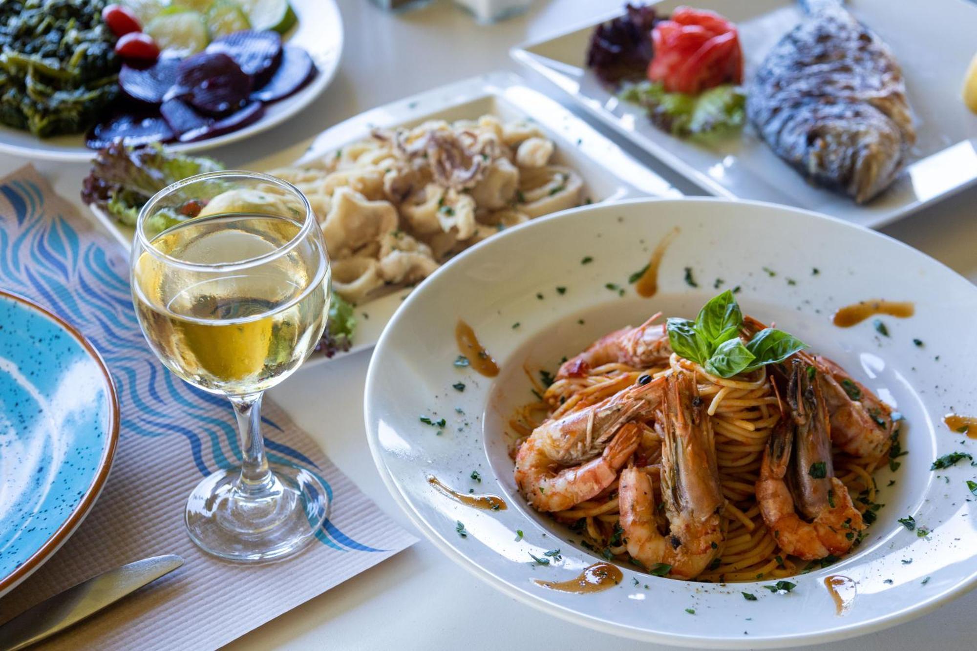 Venus Beach Hotel Неа Стира Екстериор снимка